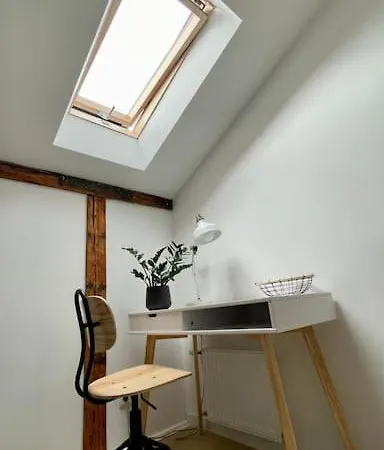 Central Newly Renovated 2 Bedroom Mansard Appartement *