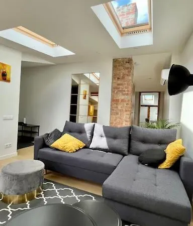 Appartement Central Newly Renovated 2 Bedroom Mansard